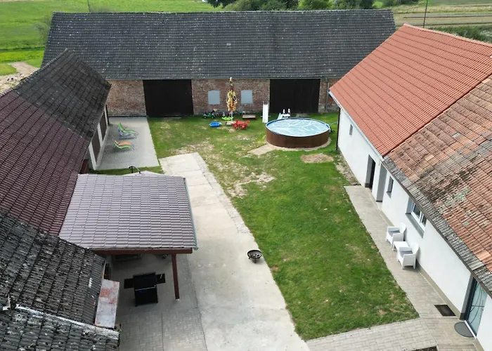 Klid A Pohoda V Moderně Vybaveném Statku Сasa de vacaciones Libín
